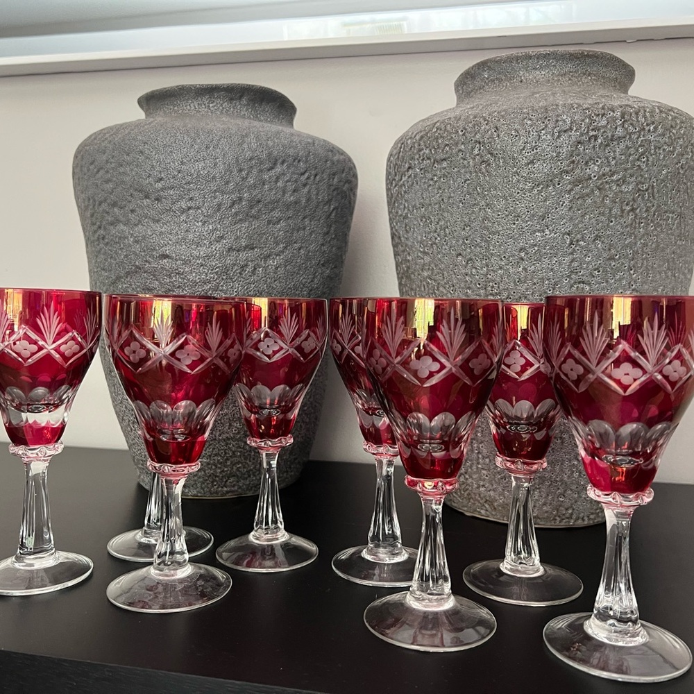 Elegant Red Wine Glass Set